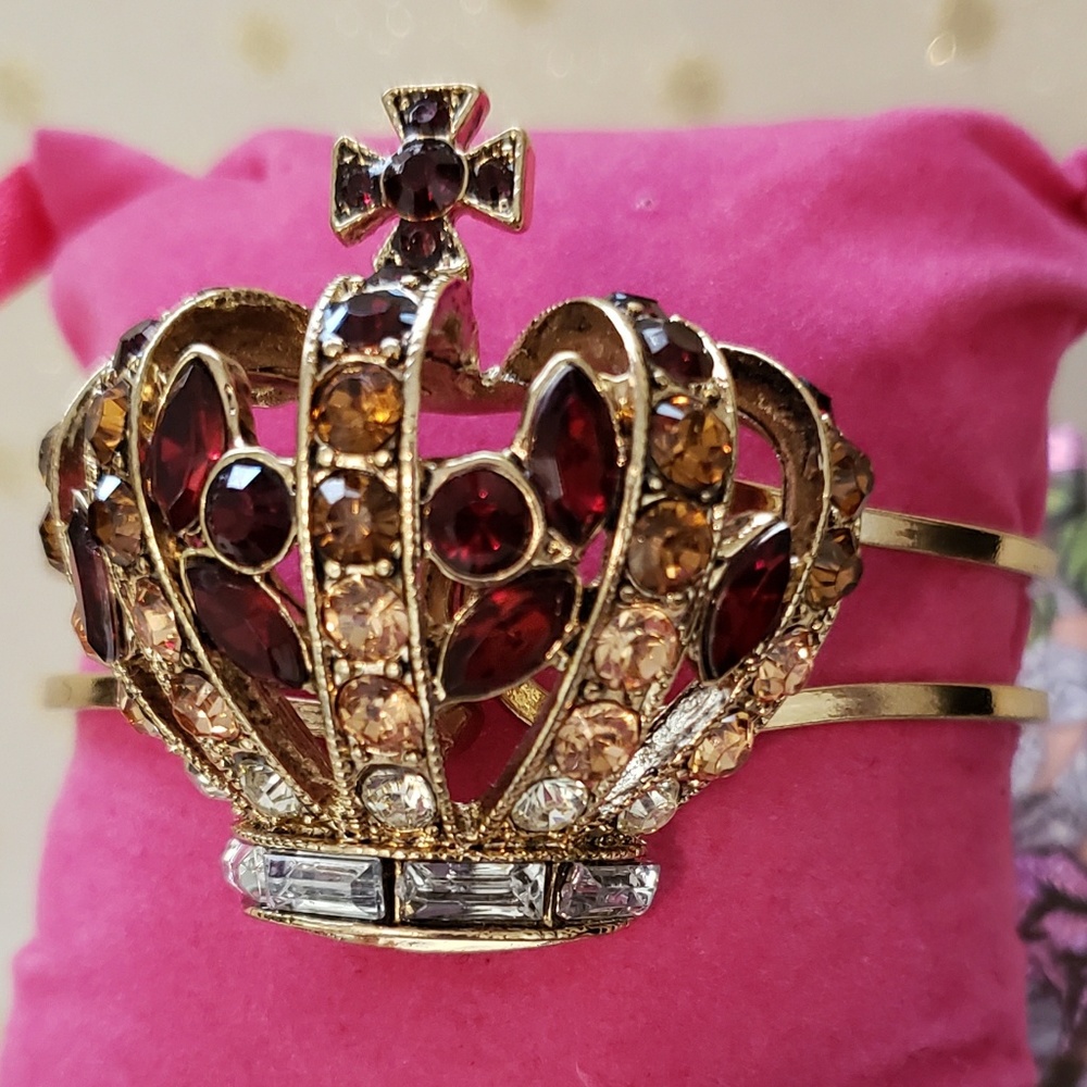 Betsy Johnson Queen Bracelet